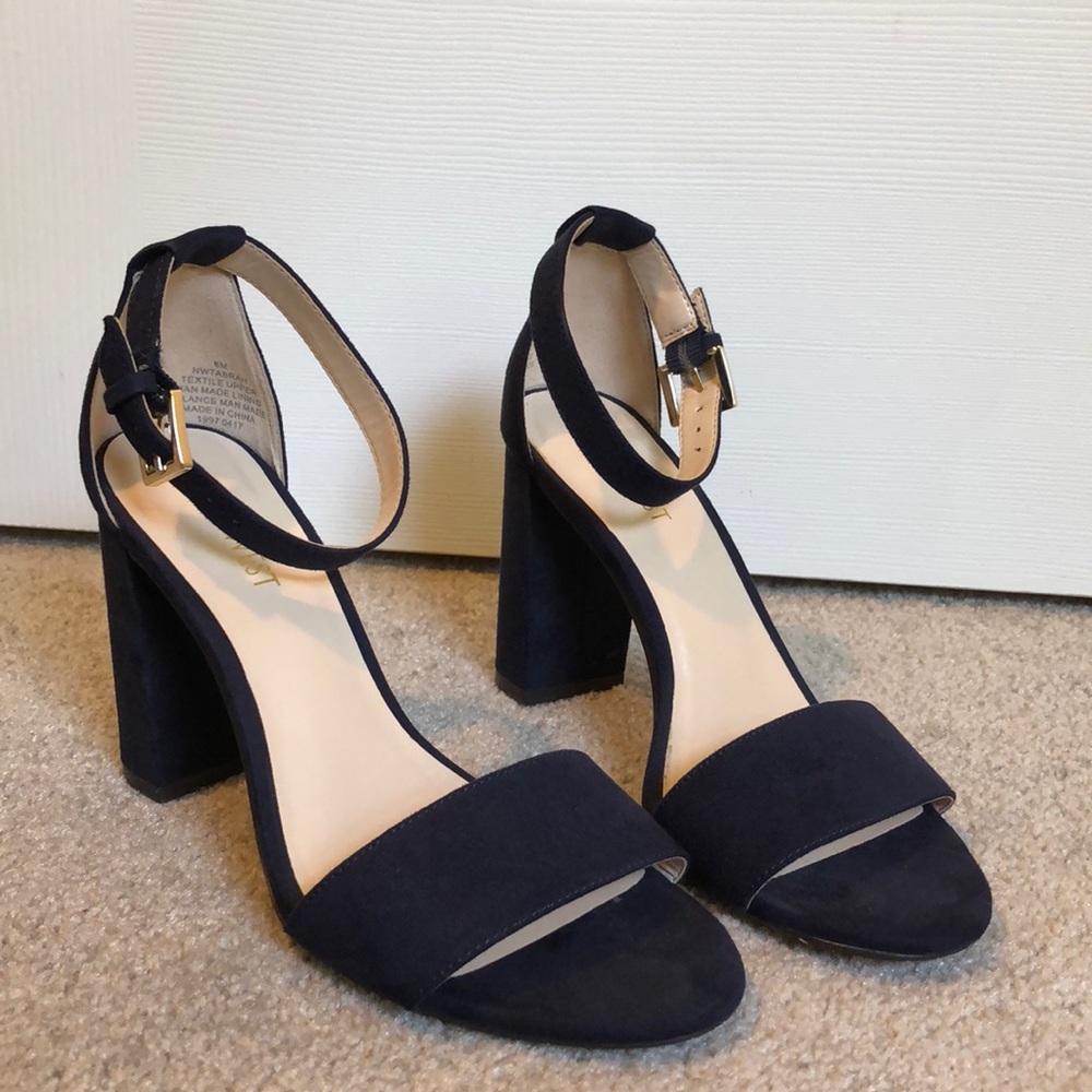 Nine West Navy Velvet Heels!